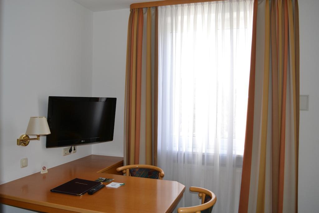 Hotel Am Ostpark Neubiberg Dış mekan fotoğraf