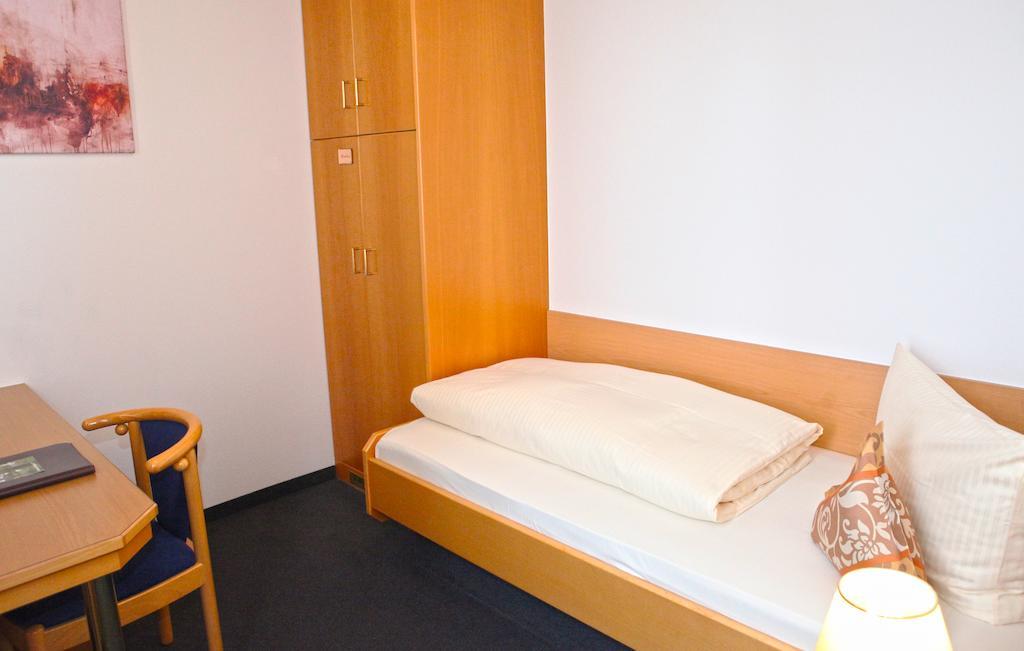 Hotel Am Ostpark Neubiberg Oda fotoğraf