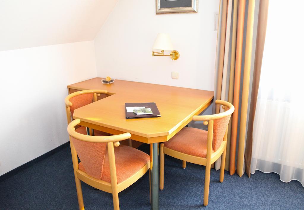 Hotel Am Ostpark Neubiberg Oda fotoğraf